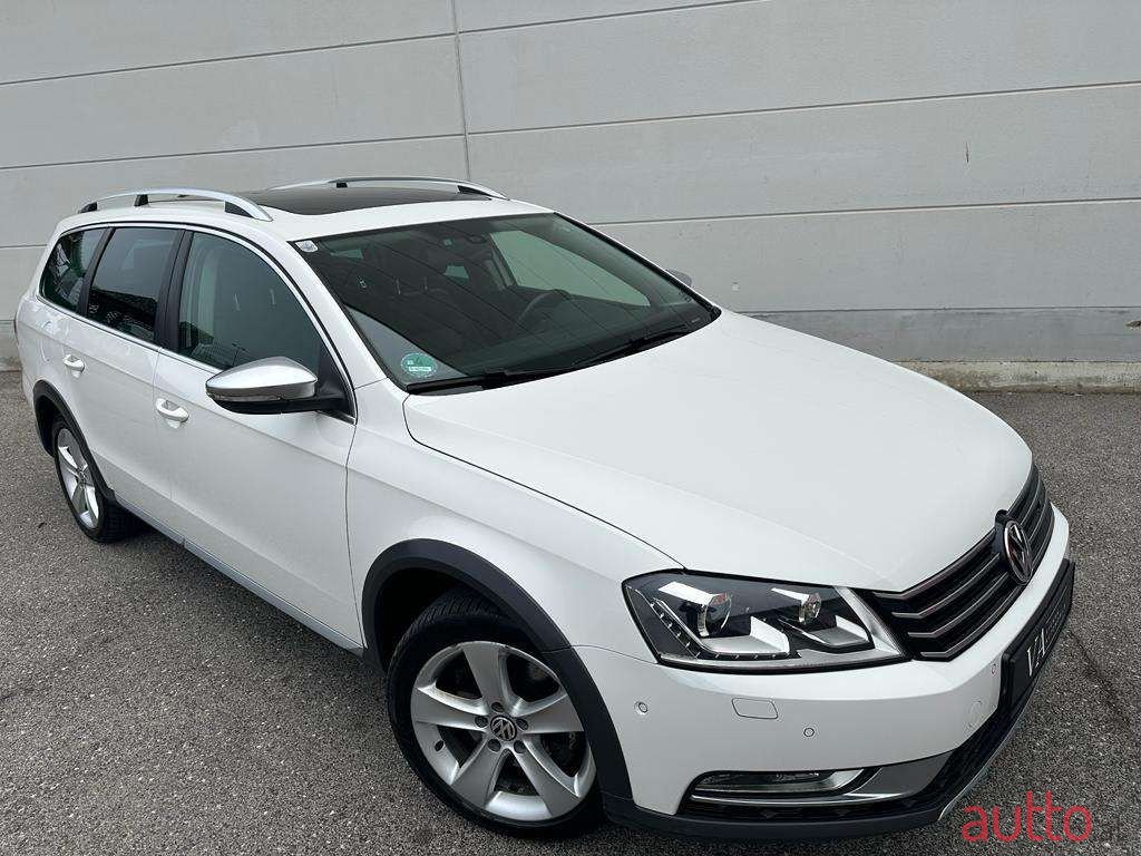 2013' Volkswagen Passat photo #2