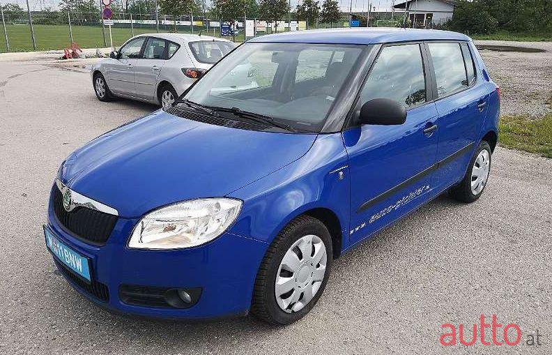 2009' Skoda Fabia photo #2