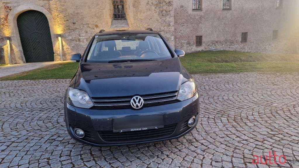 2012' Volkswagen Golf photo #1