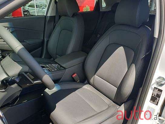 2023' Hyundai Kona photo #5