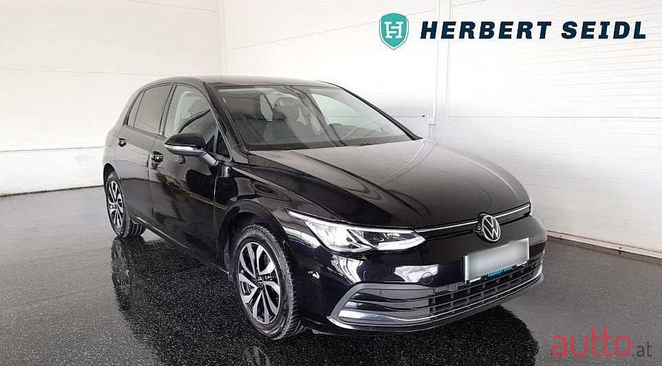 2022' Volkswagen Golf photo #1