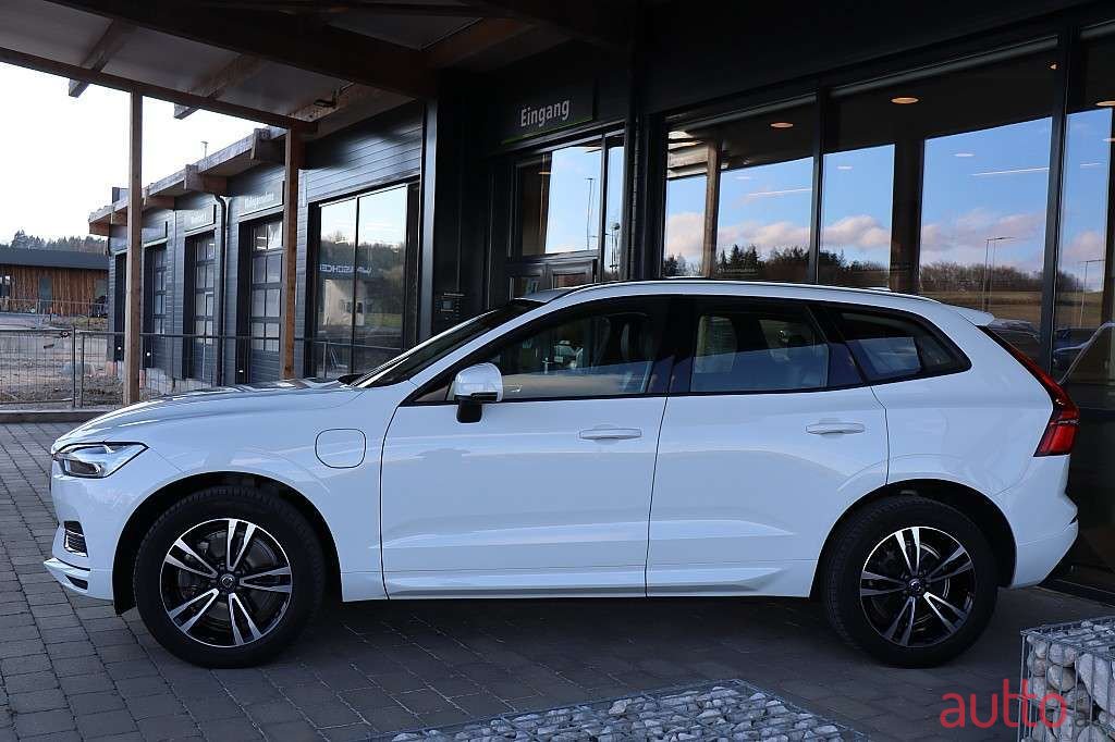 2019' Volvo XC60 photo #2