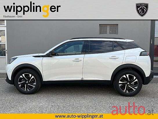 2023' Peugeot 2008 photo #2