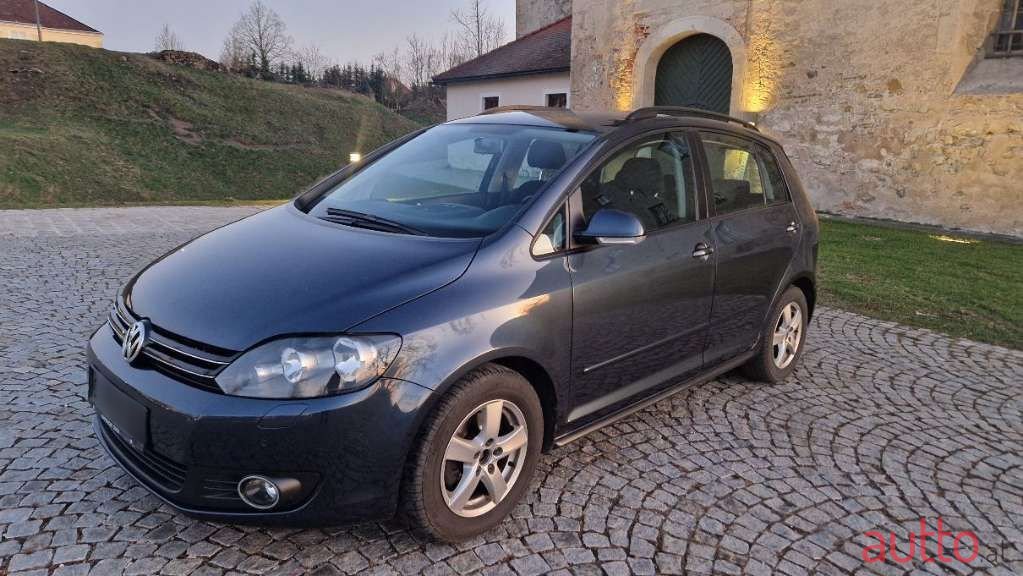 2012' Volkswagen Golf photo #6