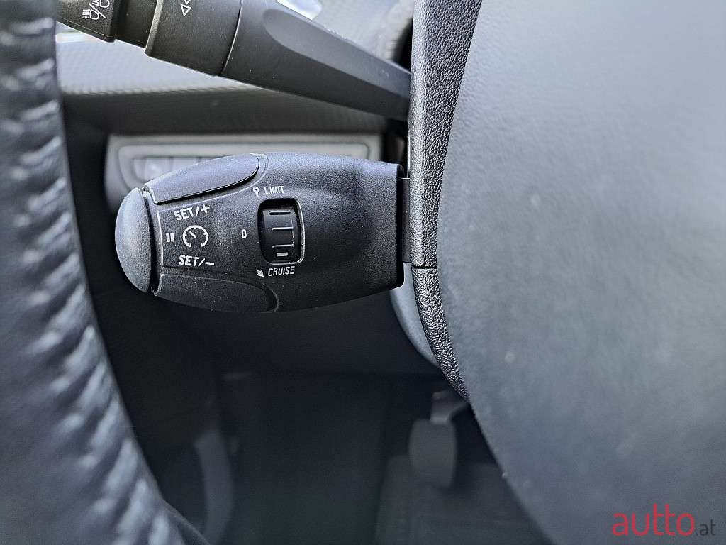 2018' Peugeot 2008 photo #5