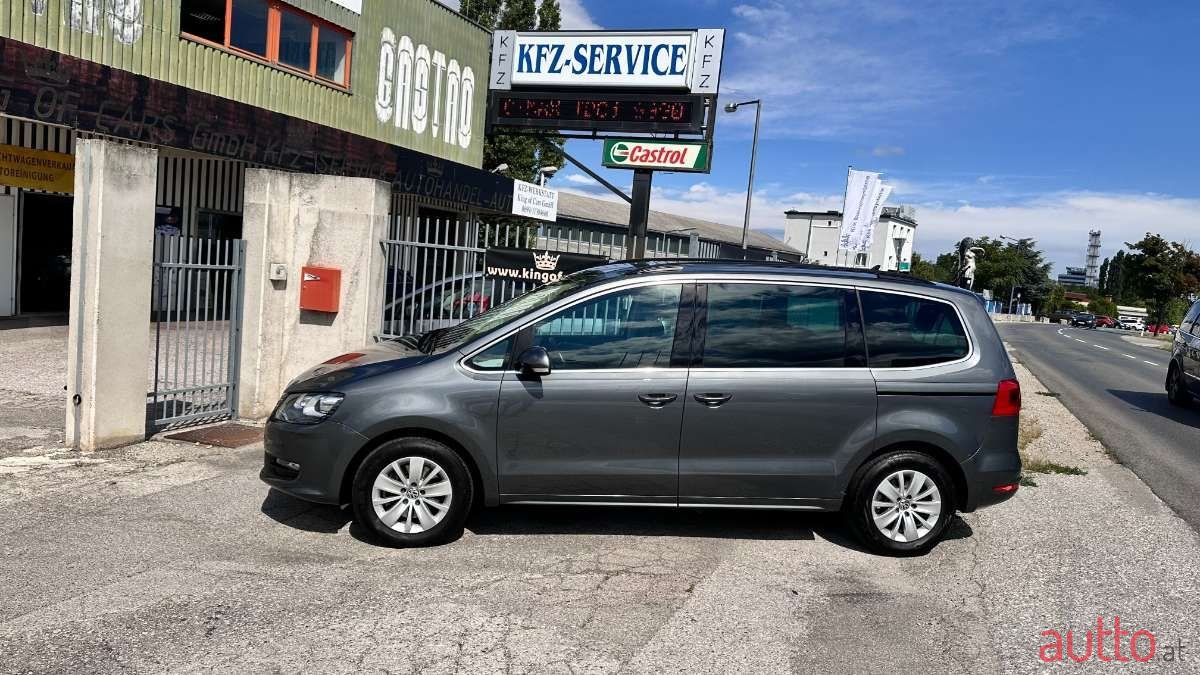 2015' Volkswagen Sharan photo #2