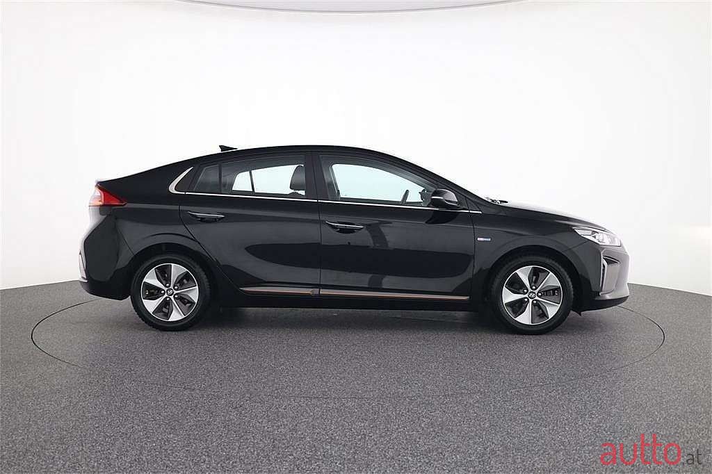 2018' Hyundai Ioniq photo #5