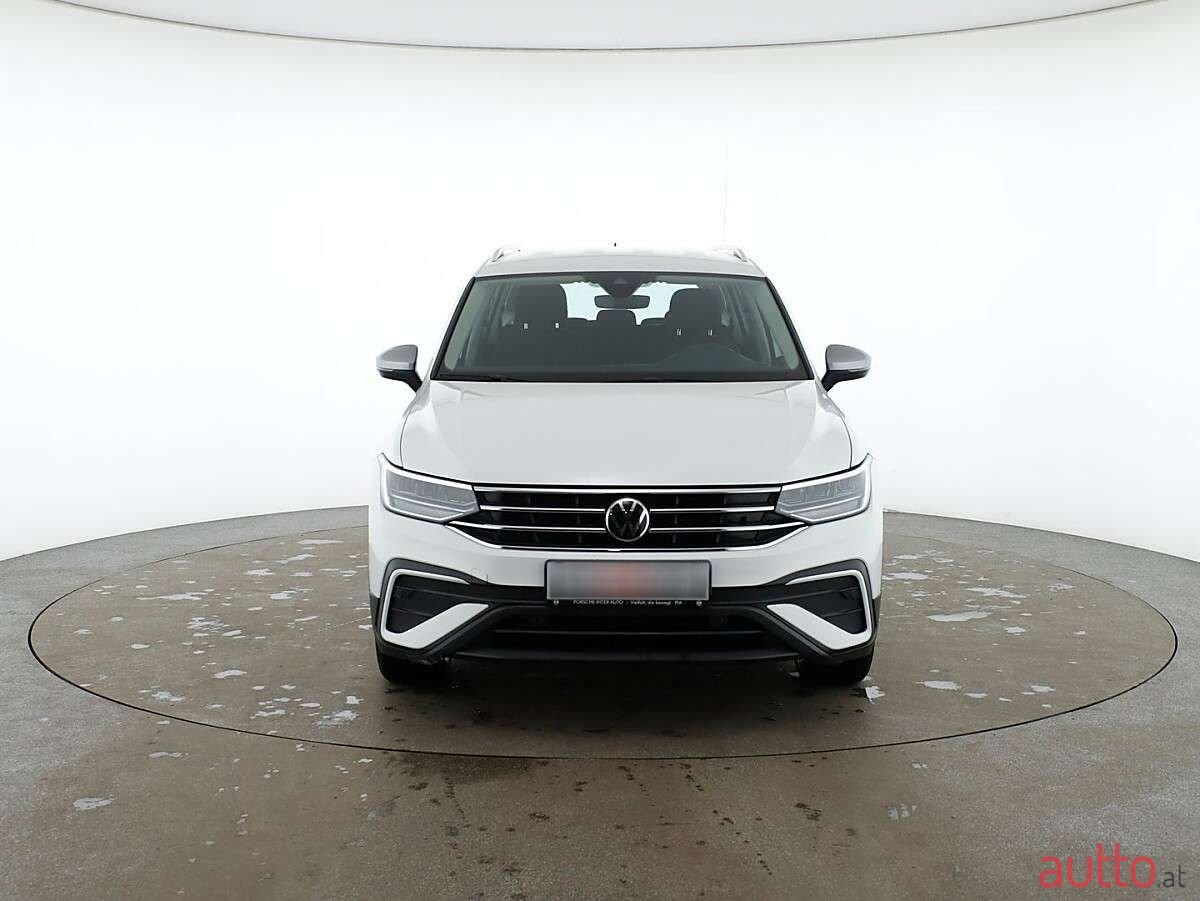 2023' Volkswagen Tiguan photo #4