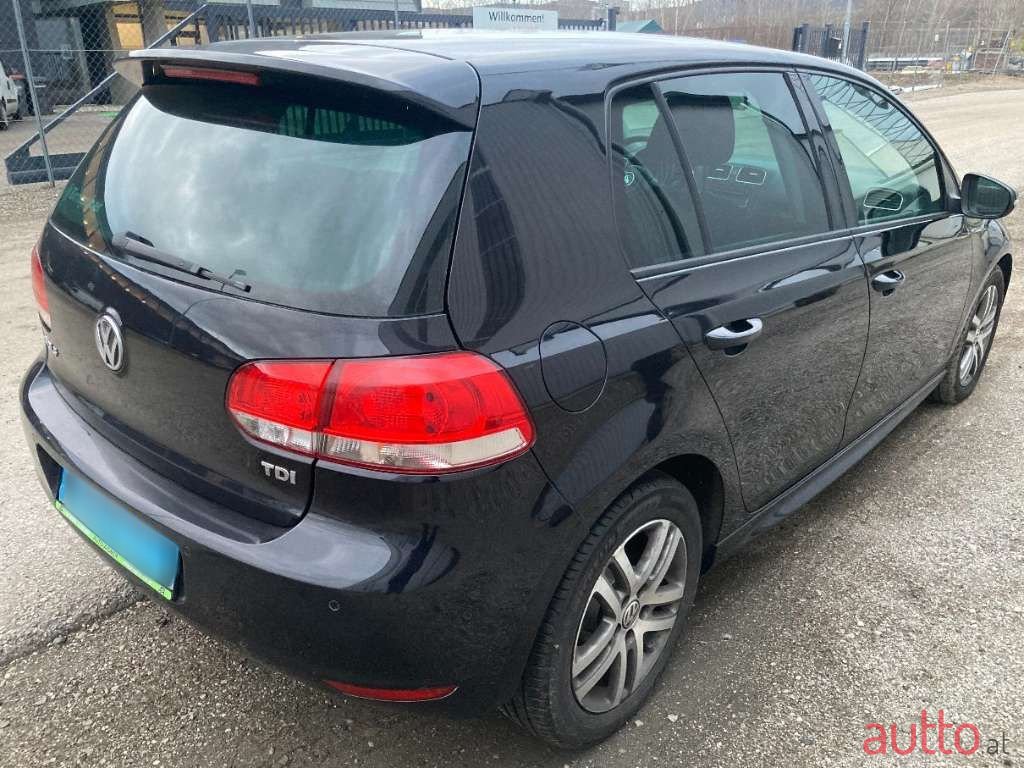 2010' Volkswagen Golf photo #5