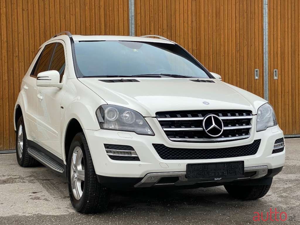 2011' Mercedes-Benz M-Klasse photo #2