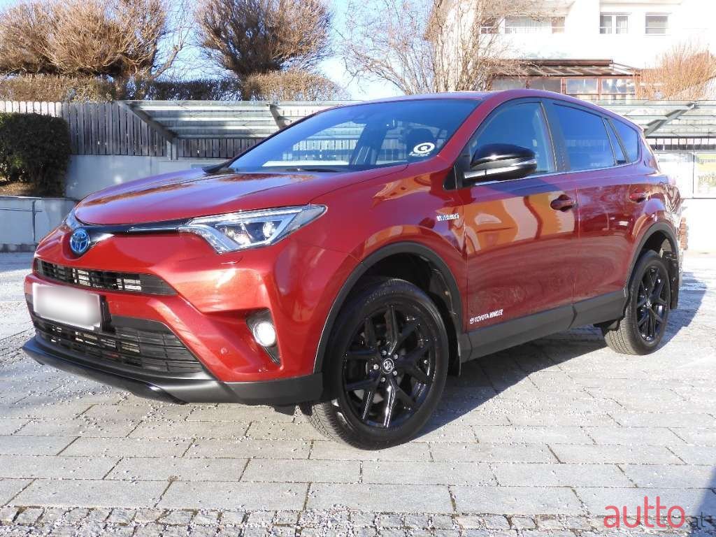 2018' Toyota RAV4 photo #5