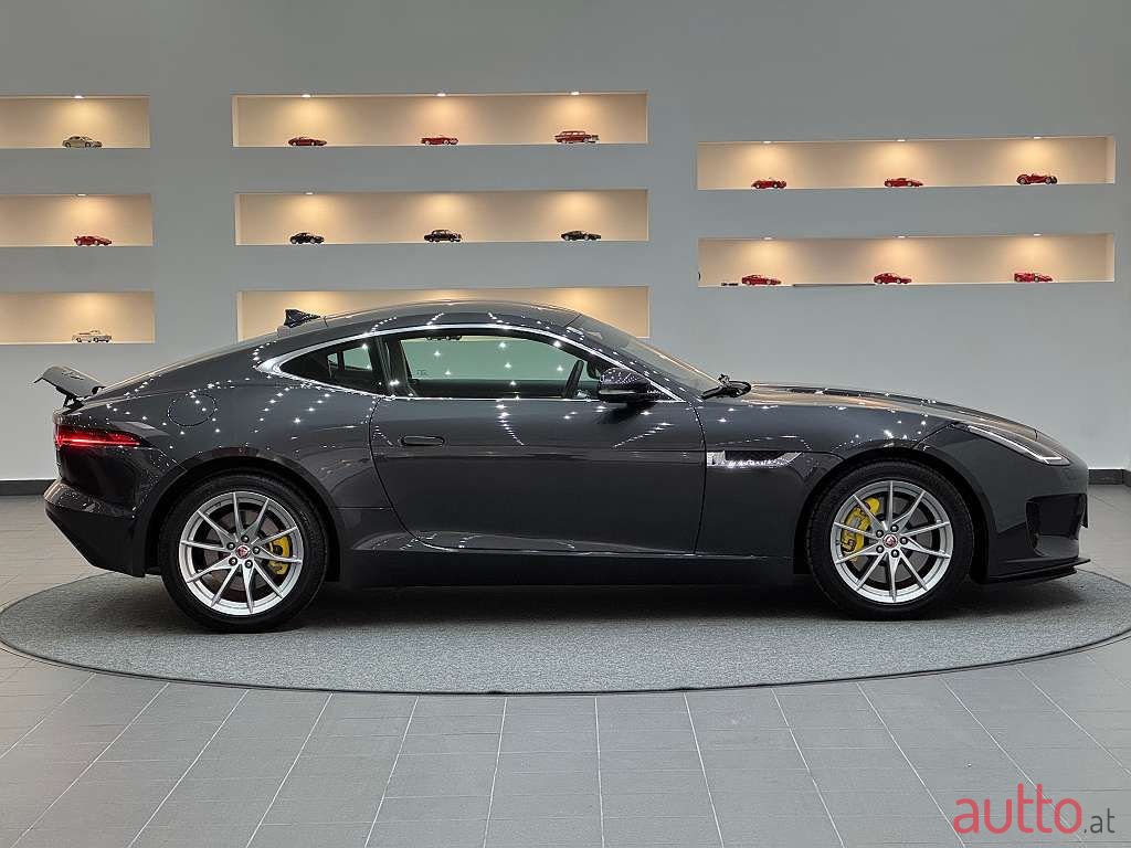 2019' Jaguar F-Type photo #5