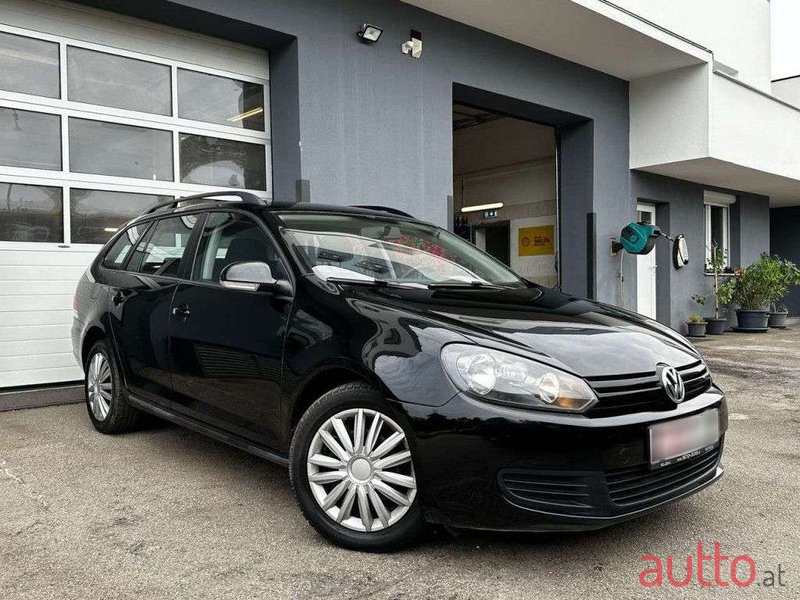 2011' Volkswagen Golf photo #3