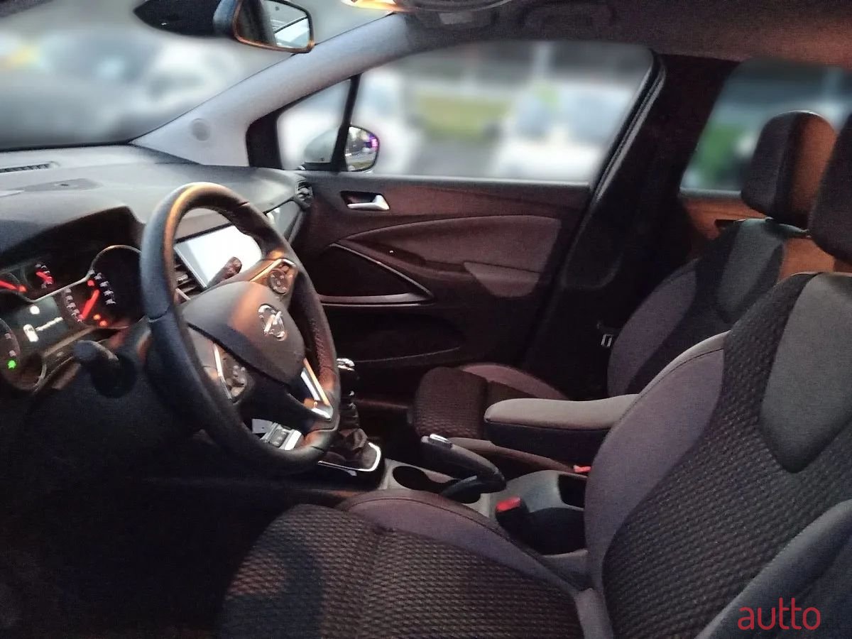 2019' Opel Crossland X photo #3