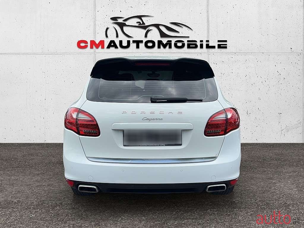 2012' Porsche Cayenne photo #6
