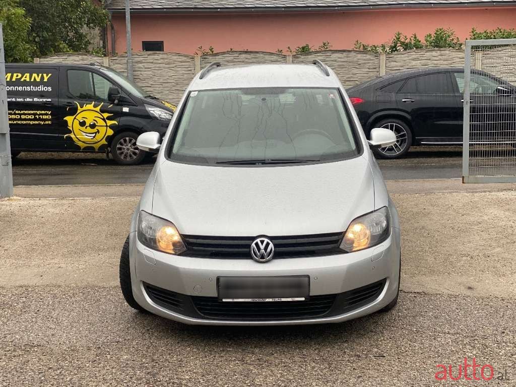 2010' Volkswagen Golf photo #3