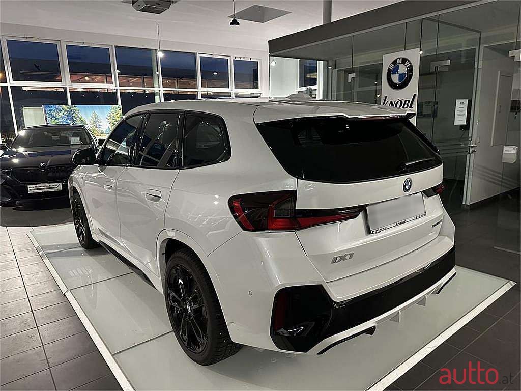 2023' BMW iX1 photo #4