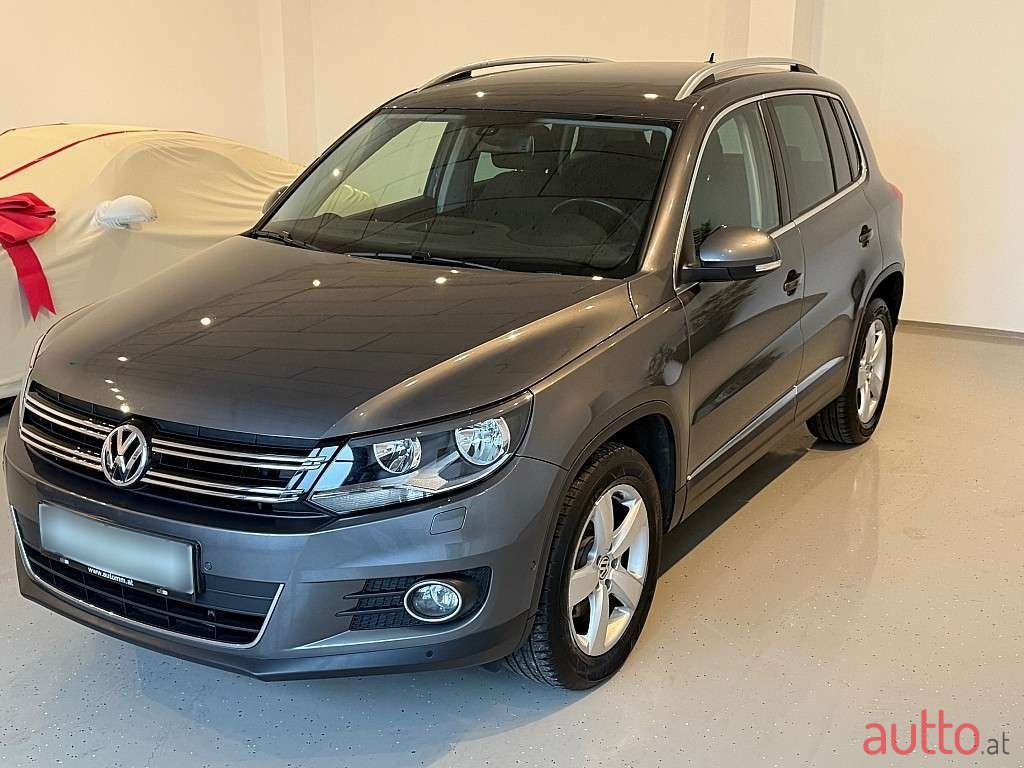 2012' Volkswagen Tiguan photo #3