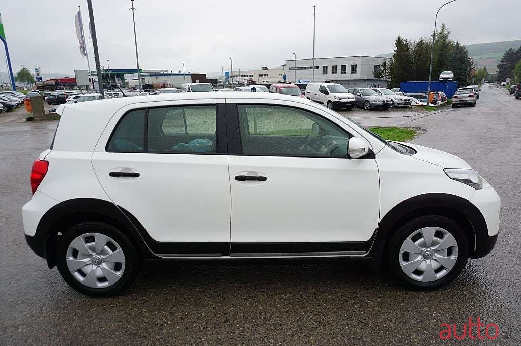 2012' Toyota Urban Cruiser photo #3