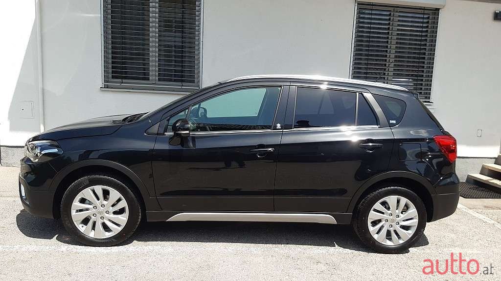 2021' Suzuki SX4 photo #2