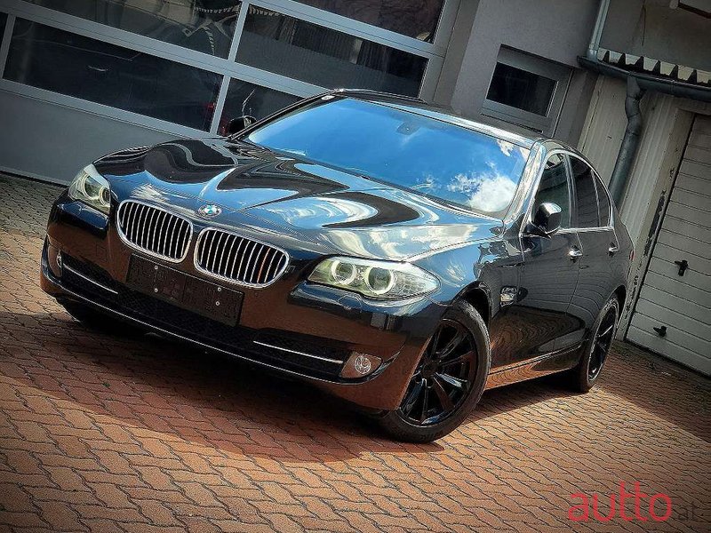 2011' BMW 5Er-Reihe photo #2
