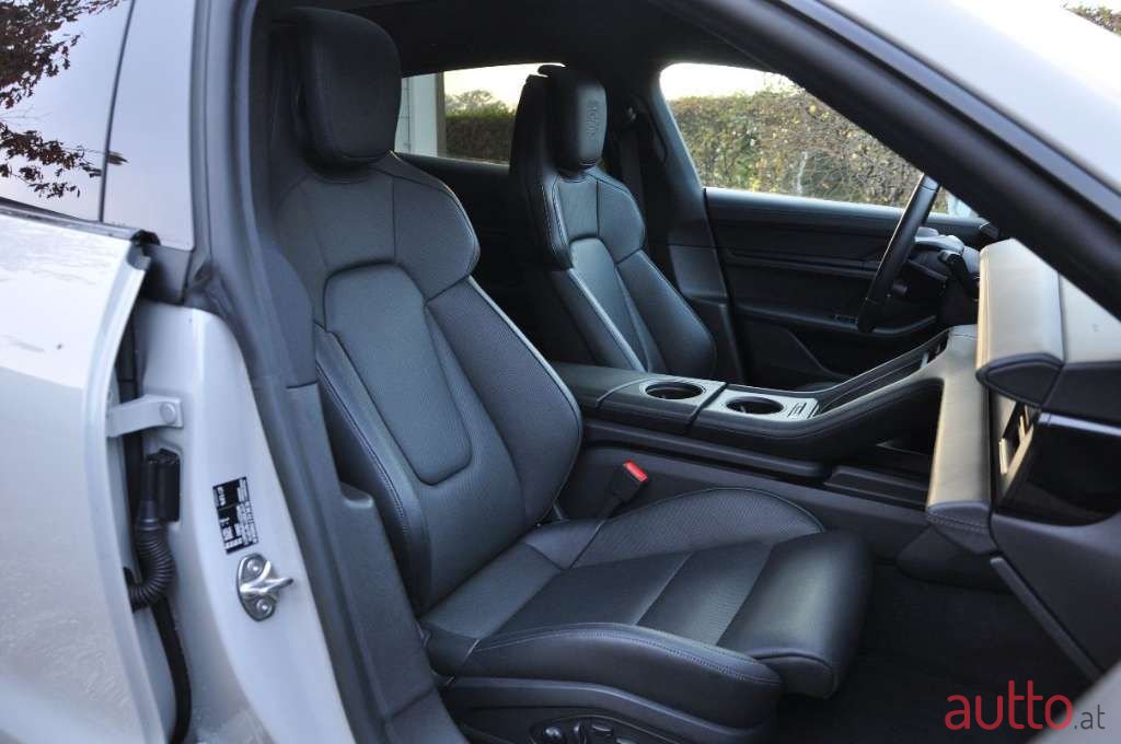 2023' Porsche Taycan photo #6