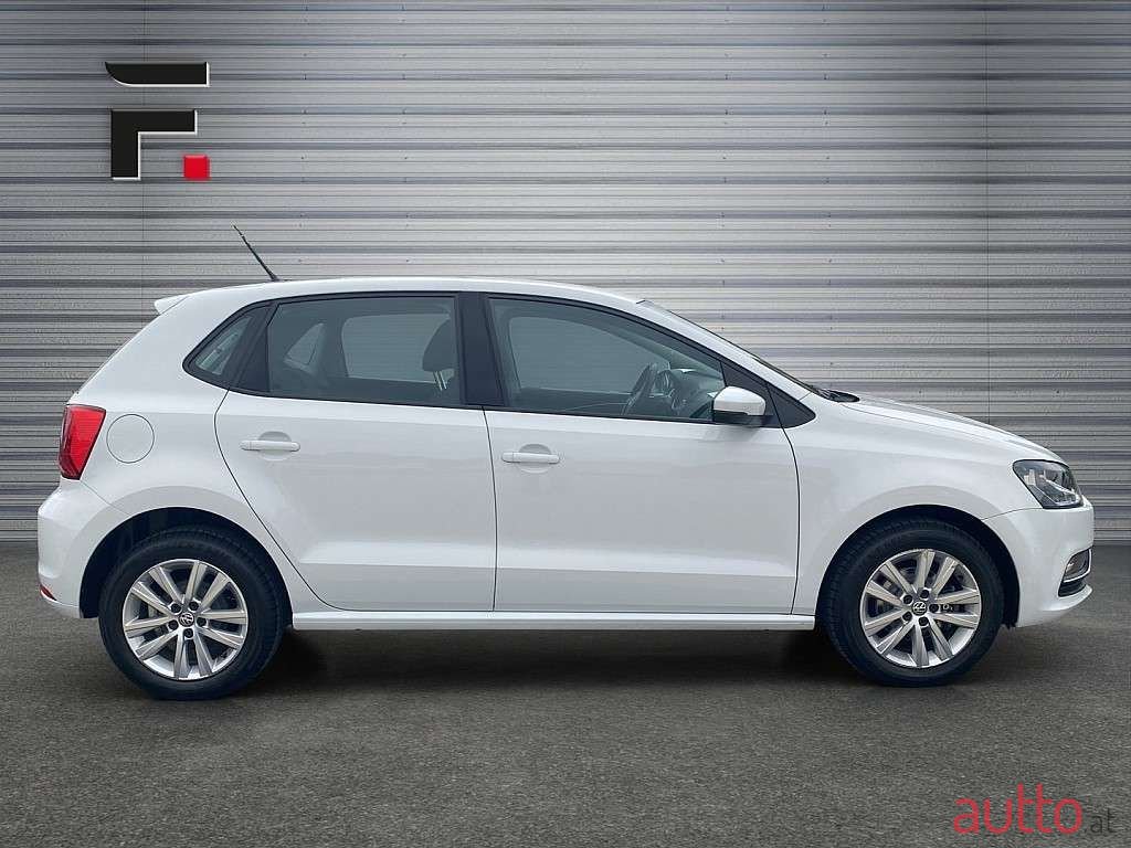 2017' Volkswagen Polo photo #5