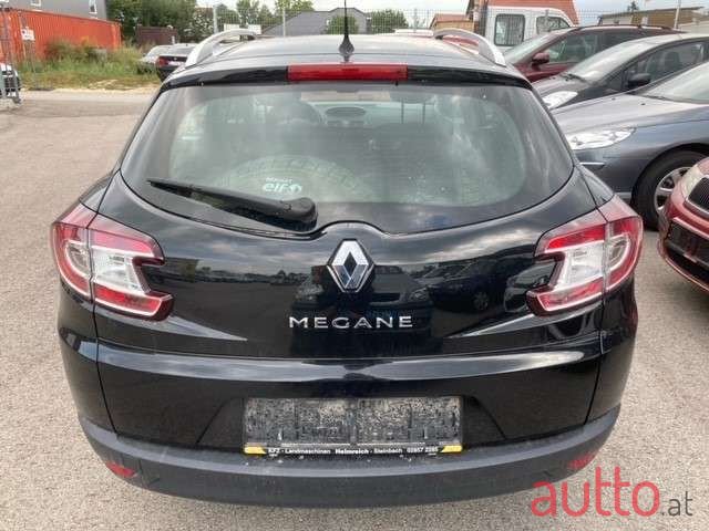2011' Renault Megane photo #5