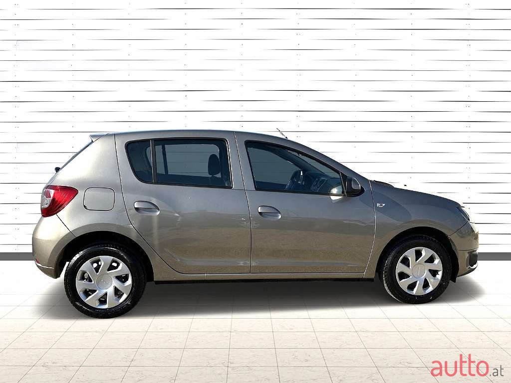 2015' Dacia Sandero photo #6