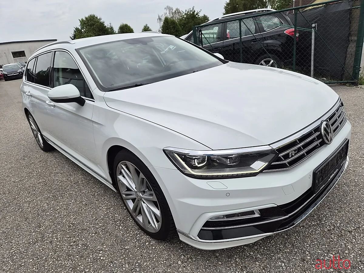 2019' Volkswagen Passat photo #2
