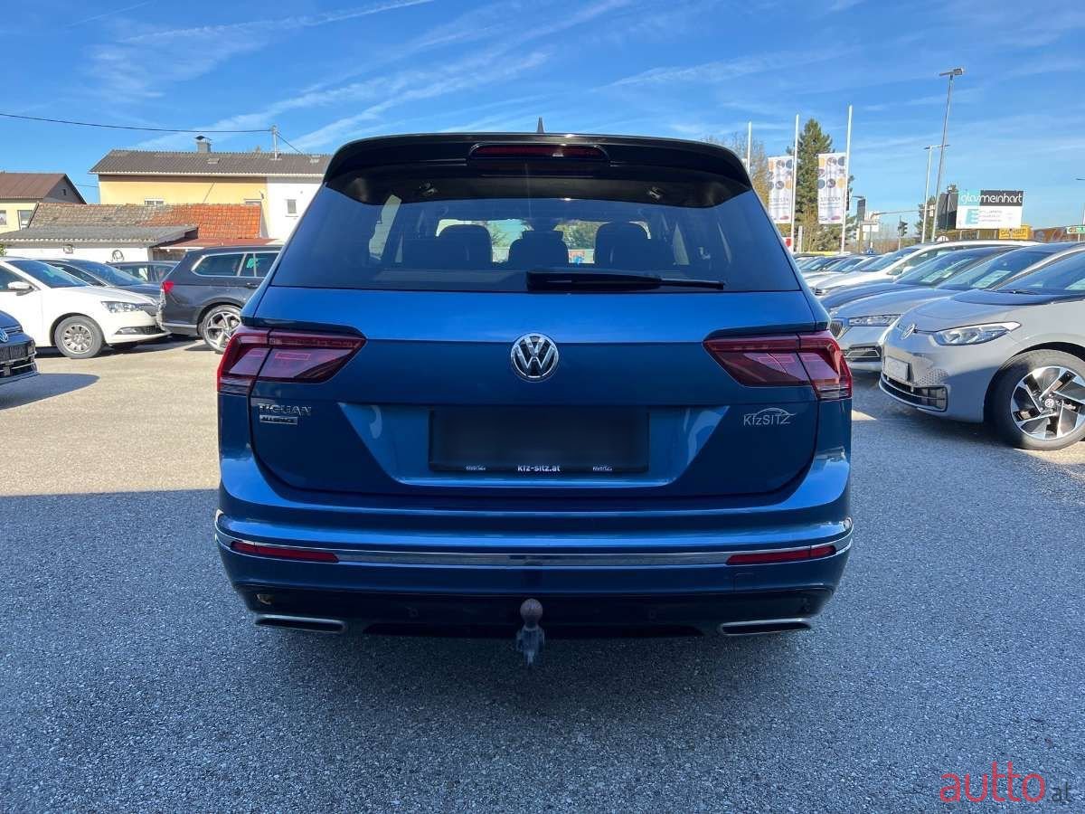 2021' Volkswagen Tiguan photo #4