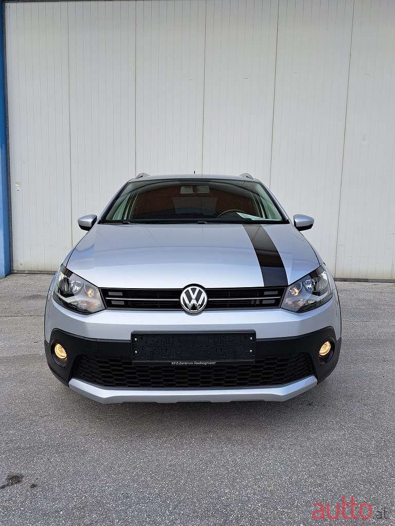 2015' Volkswagen Polo photo #3