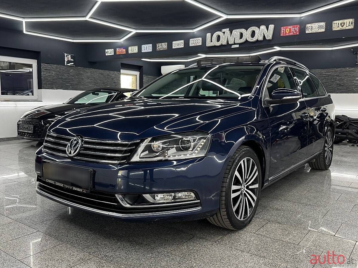 2011' Volkswagen Passat photo #1