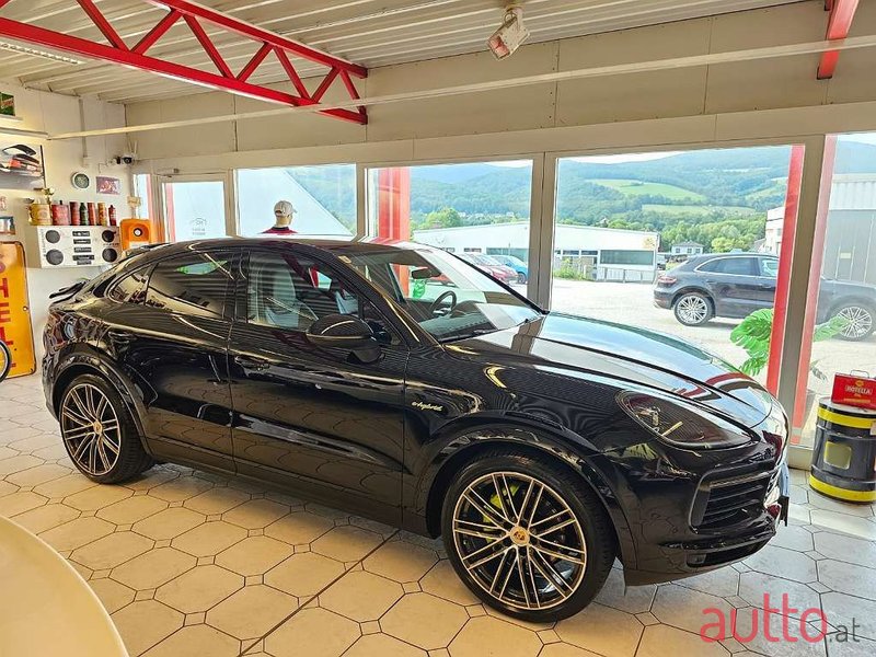 2019' Porsche Cayenne photo #5