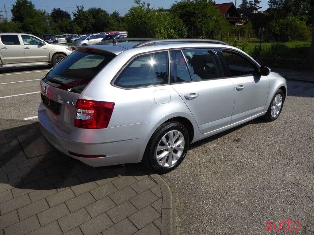 2018' Skoda Octavia photo #5