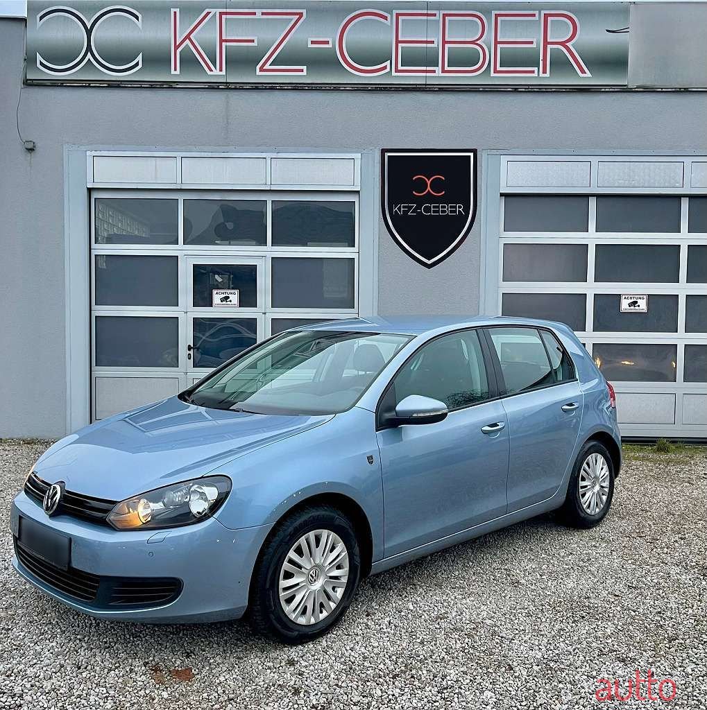 2009' Volkswagen Golf photo #1