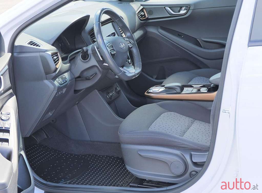 2019' Hyundai Ioniq photo #6