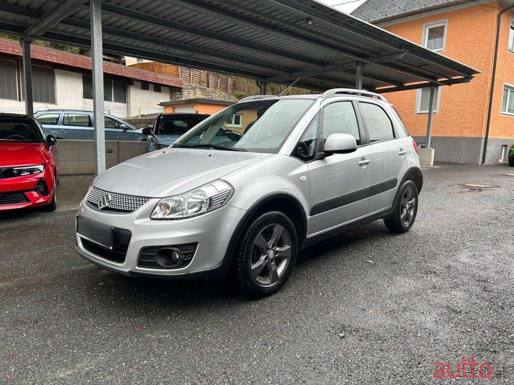 2010' Suzuki SX4 photo #1