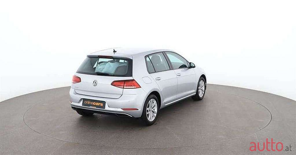 2019' Volkswagen Golf photo #3