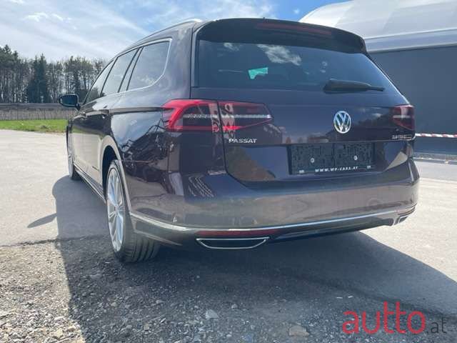 2017' Volkswagen Passat photo #4
