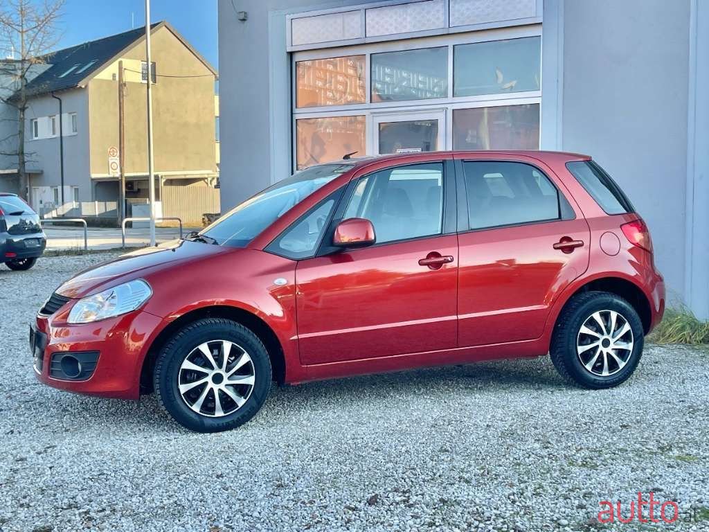 2012' Suzuki SX4 photo #3