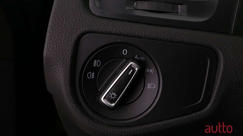 2019' Volkswagen Golf photo #5