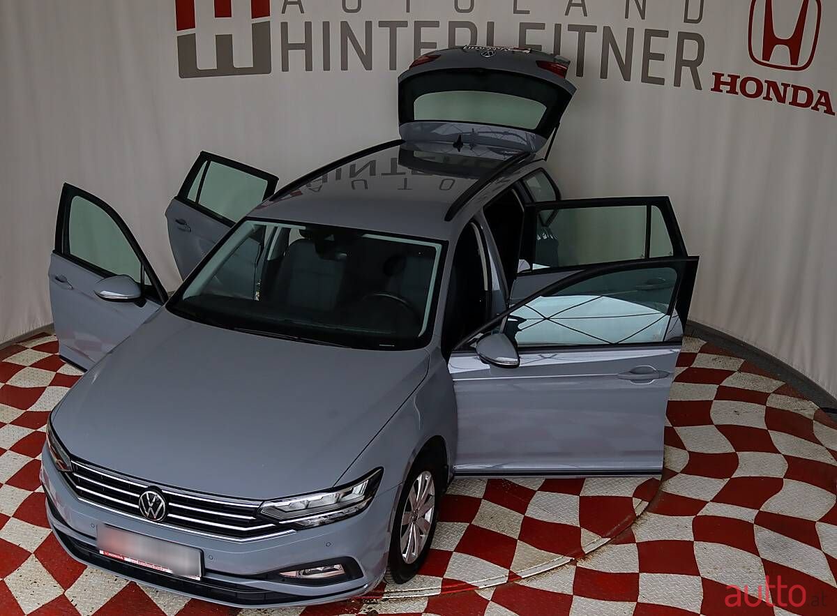 2023' Volkswagen Passat photo #3