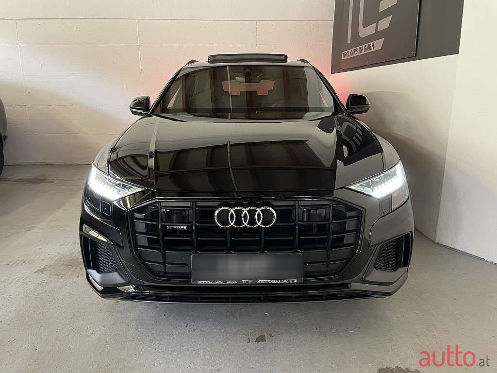 2019' Audi Q8 photo #2