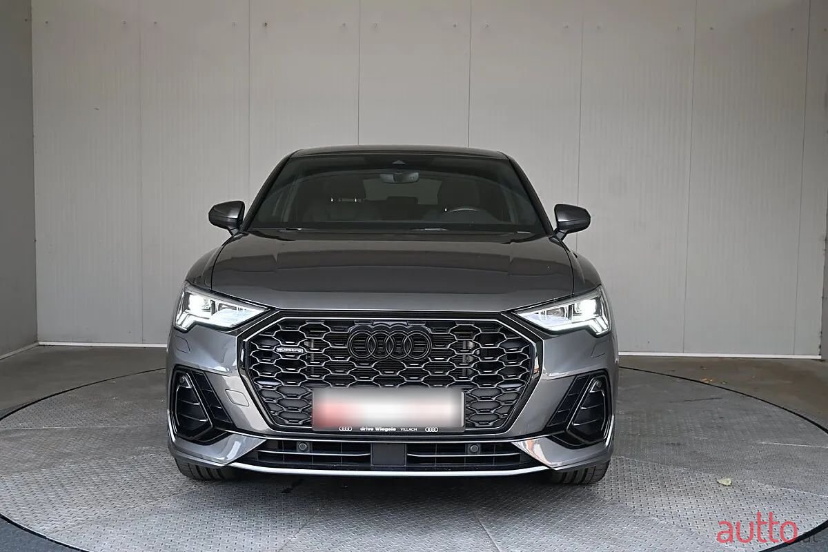 2022' Audi Q3 photo #2
