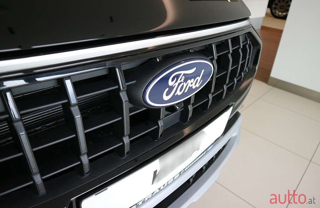 2024' Ford Kuga photo #3