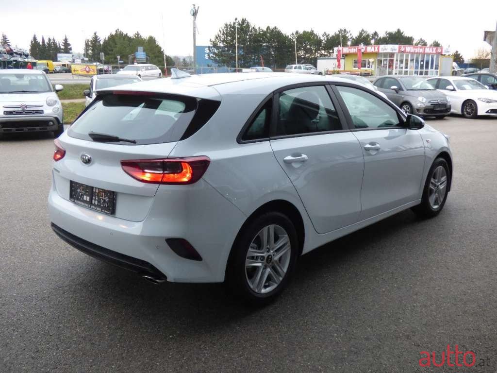 2022' Kia Ceed photo #2