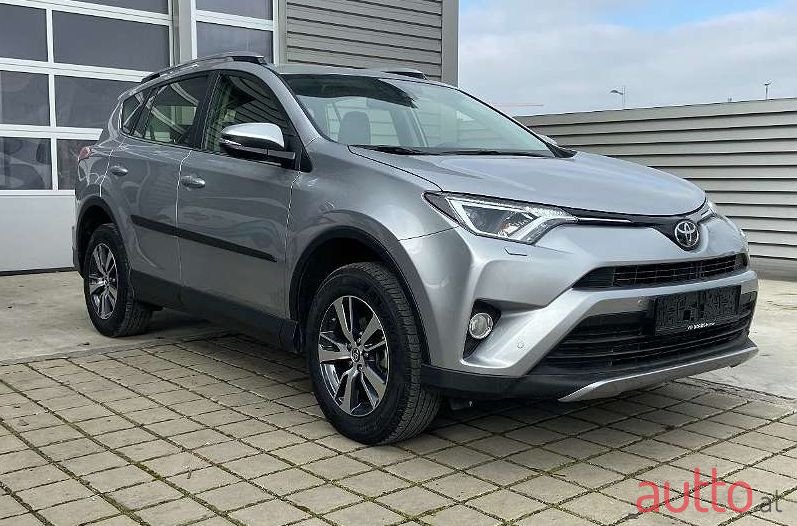 2017' Toyota RAV4 photo #1