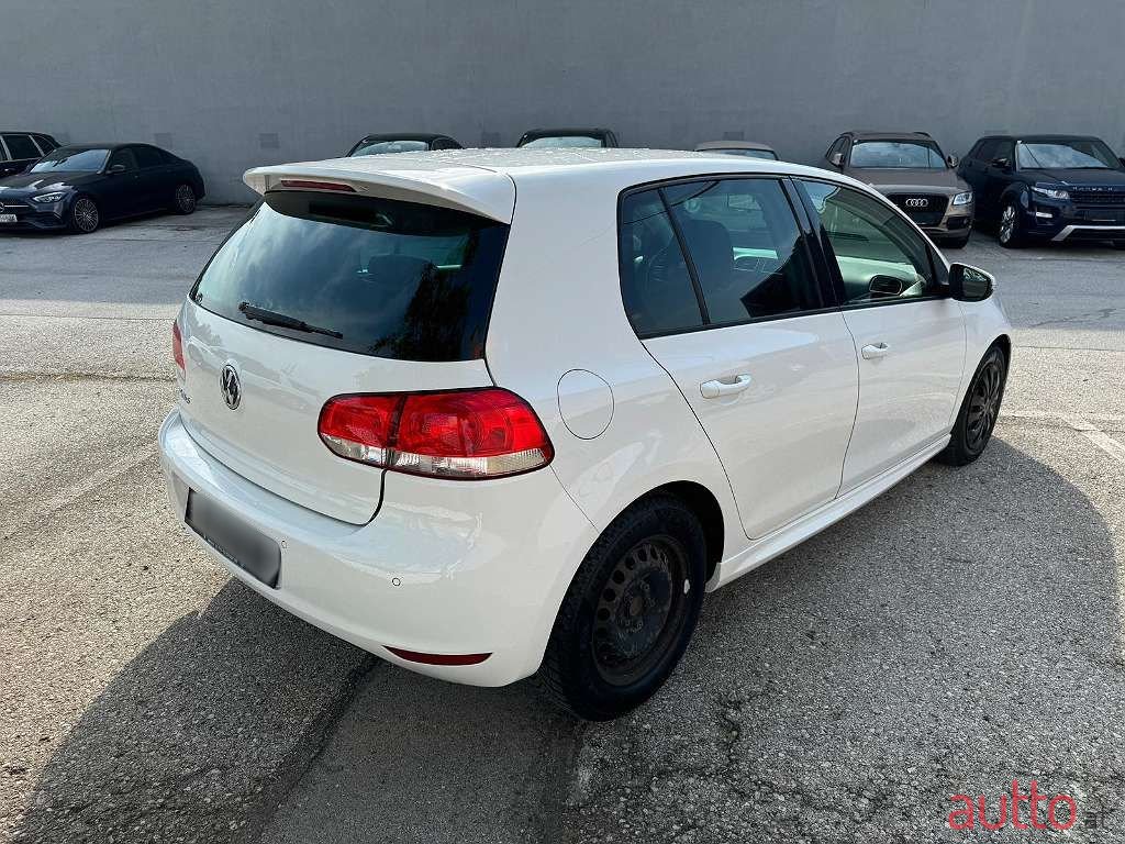 2010' Volkswagen Golf photo #4