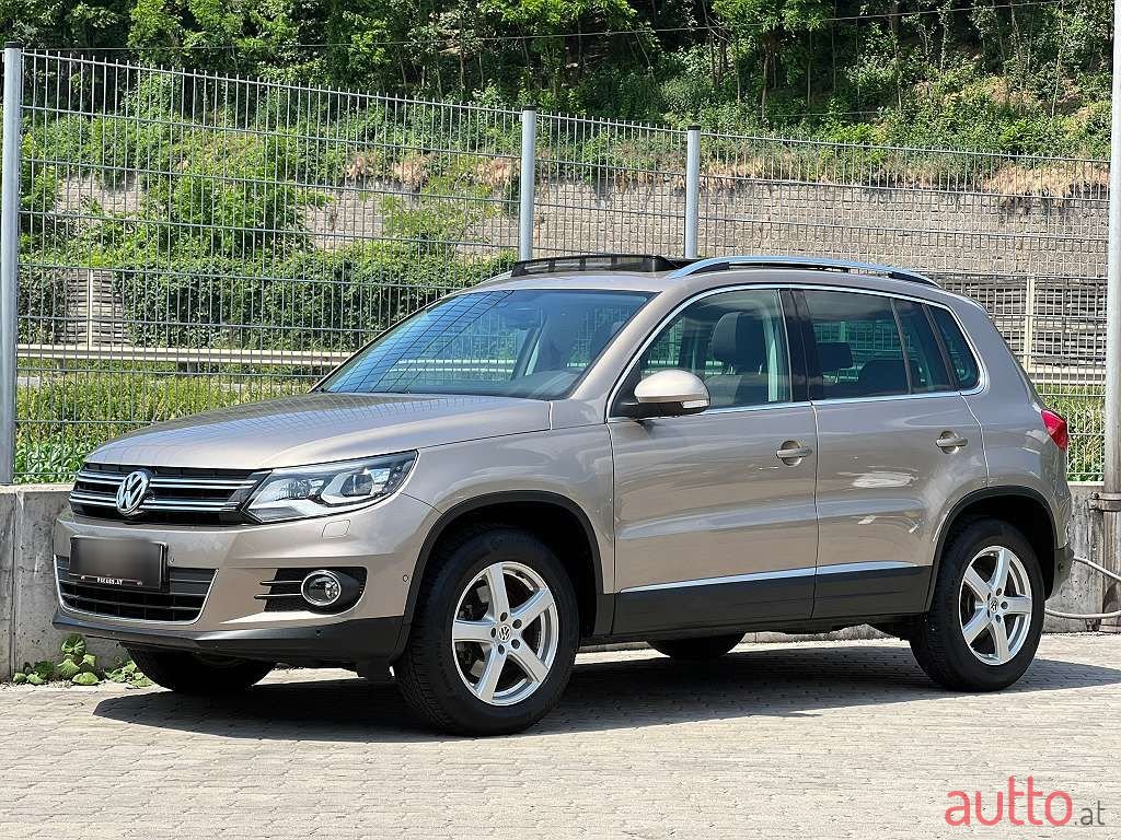 2012' Volkswagen Tiguan photo #6